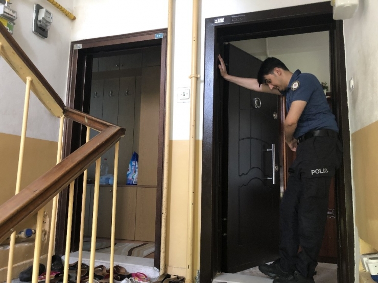 Yaşlı Adam Balkonda İntihar Girişiminde Bulundu