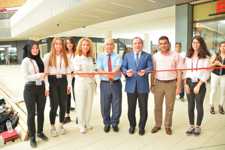 Yıl Sonu Sergisi Göz Kamaştırdı