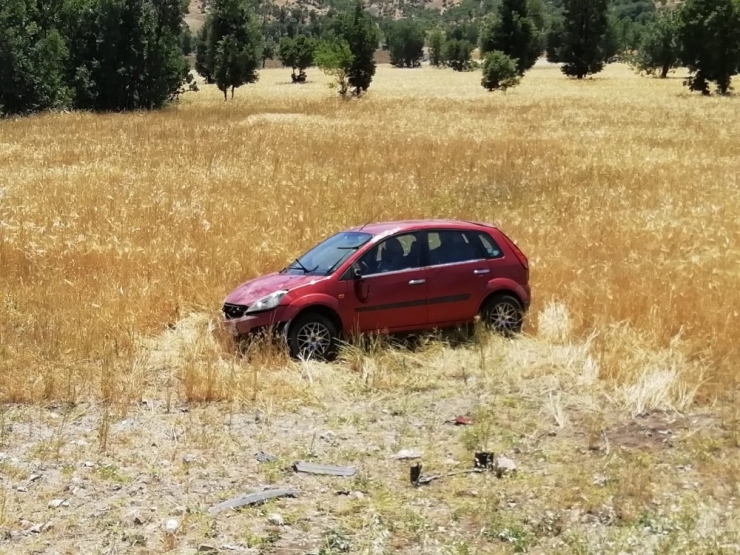 Otomobil Takla Attı: 2 Yaralı