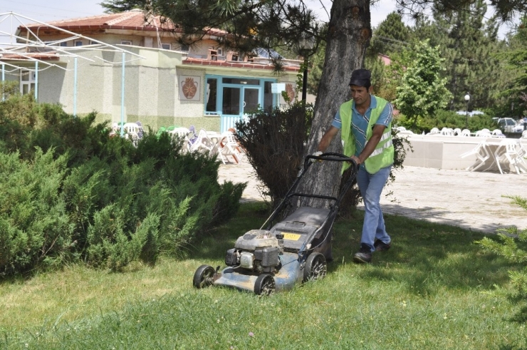 Şuhut’ta Çevre Düzeleme Çalışmaları Devam Ediyor