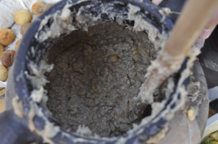 Şuhutlu Minik Öğrenciler Okul Yararına Yıl Sonu Kermesi Düzenledi