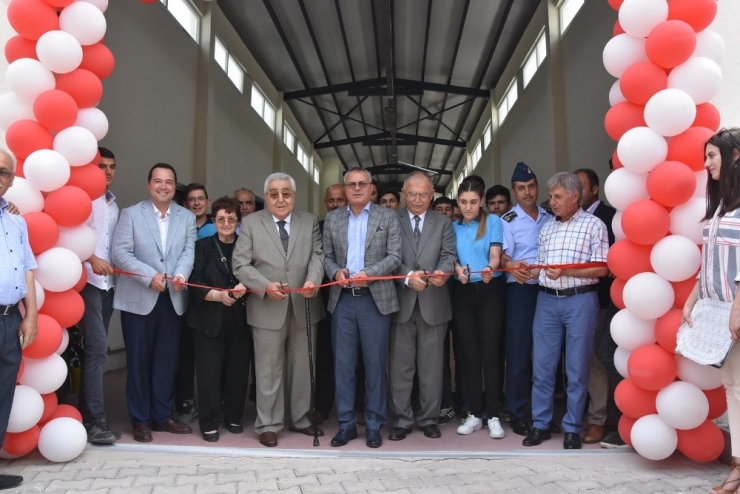 Hayırsever İşadamından Akhisarlı Gençlerin Eğitimine Bir Destek Daha