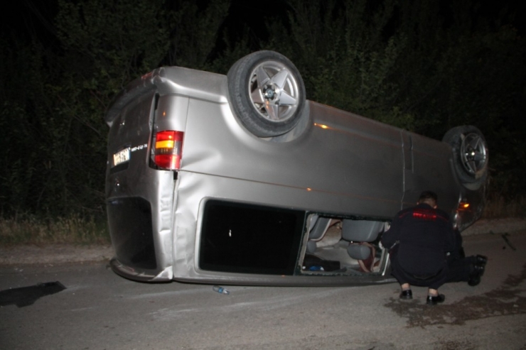 Düğünden Dönen Minibüs Kaza Yapı: 3 Yaralı