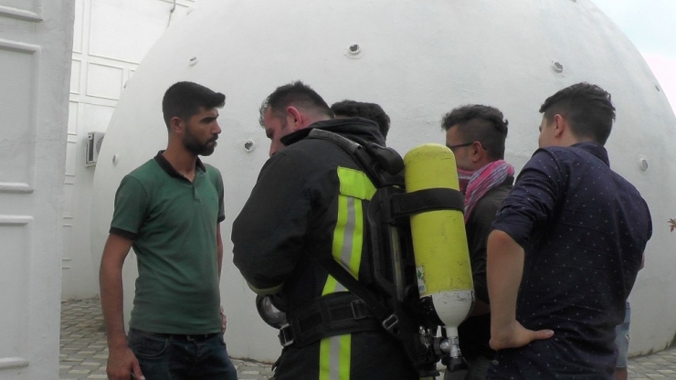 Saunada Yangın Çıkınca Peştamalle Havuza Sığındılar