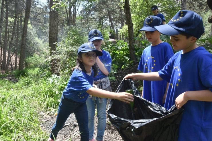 Kızılcahamam’da Öğrenciler Çevre İçin El Ele Verdi