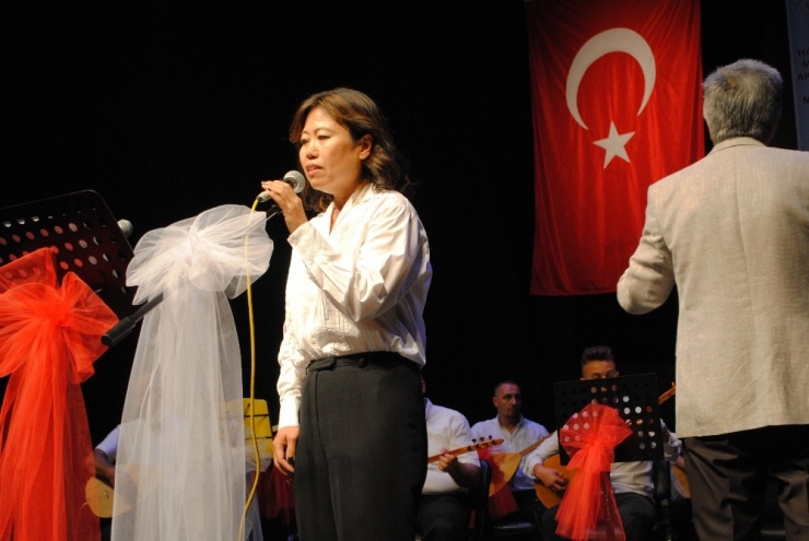 Japon Takabe Saz Çalıp Türkü Söyledi