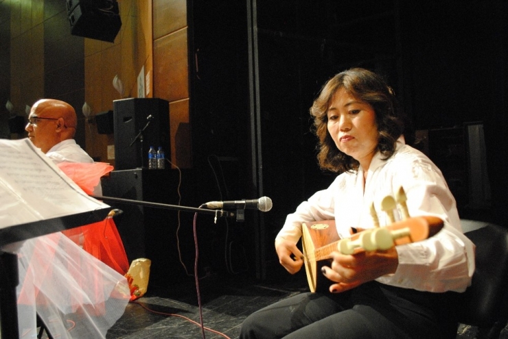 Japon Takabe Saz Çalıp Türkü Söyledi