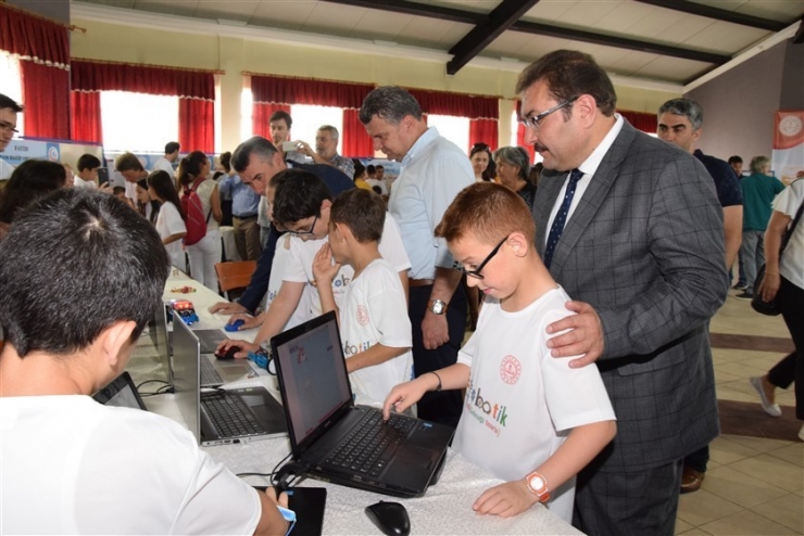 Edremit 1. Bilişim Şenliği 81 Projeyle Başladı