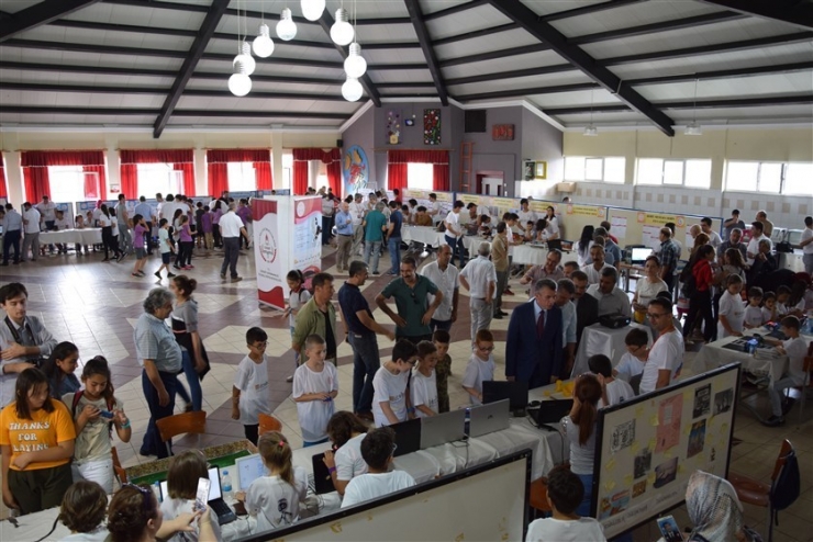 Edremit 1. Bilişim Şenliği 81 Projeyle Başladı