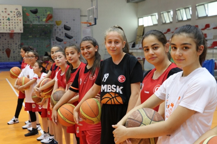 ’Basketbol Aracılığı İle Fırsat Eşitliği’ Projesinin İkinci Toplantısı Malatya’da Yapıldı