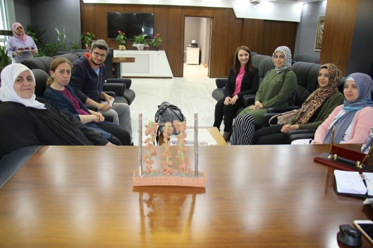 Başkan Tekin’e Şerbetçi Otu Figürü Hediye Ettiler