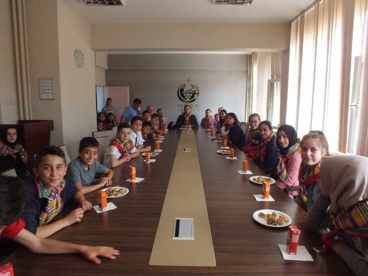 Öğrencilerden Kaymakam Güven’e “İlçemize Hoş Geldiniz” Ziyareti