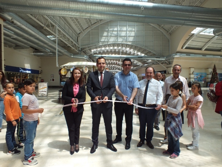 Kaymakam Güven Ve Başkan Tekin Resim Sergisinin Açılışını Yaptı