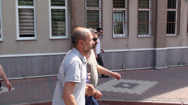 İş Makinesiyle Ezip Parçaladıkları Araçları Sahipleri Bile Tanıyamadı