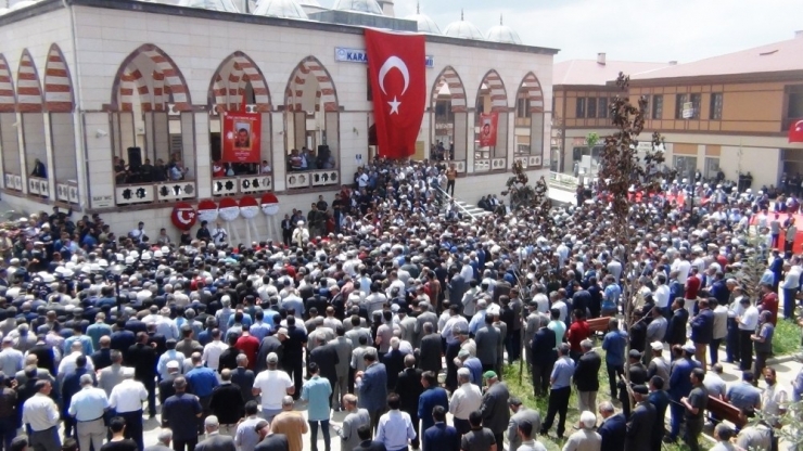 Şehit İşçiler Gözyaşları Arasında Toprağa Verildi