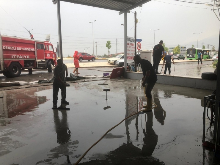 Denizli’de Sağanak Yağış Hayatı Olumsuz Etkiledi