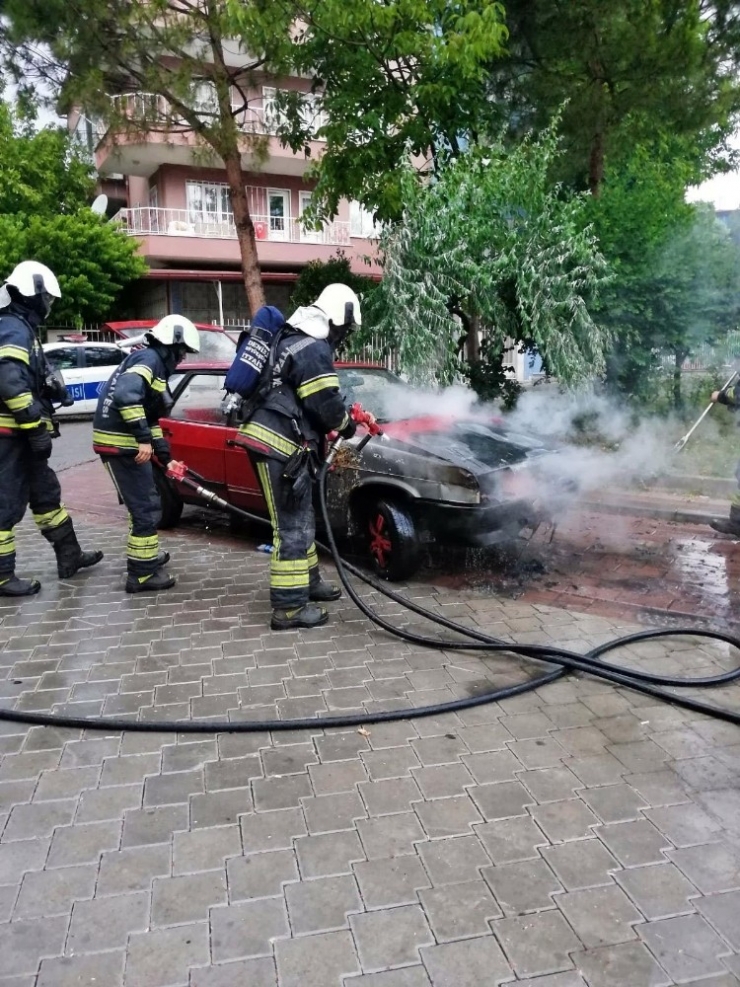 Seyir Halindeki Araç Alev Aldı