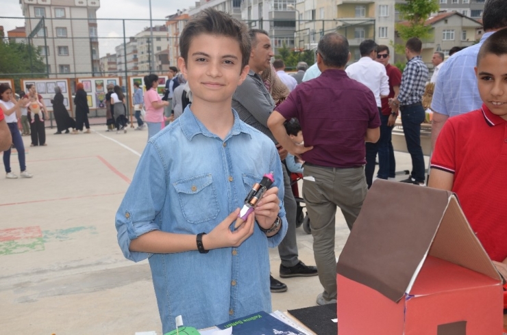 İzlediği Filmden Etkilenerek Disleksi Hastaları İçin Kalem Yaptı