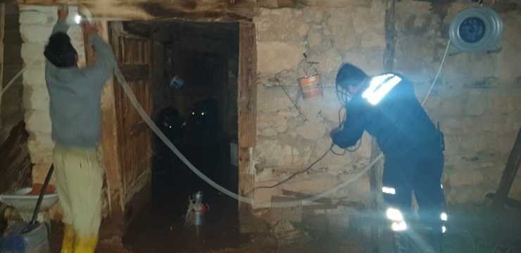 Dolu Ve Sel, Korkuteli’nde Zarara Yol Açtı