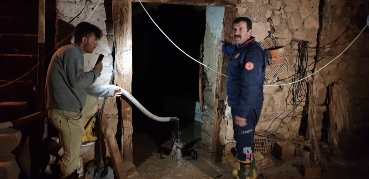 Dolu Ve Sel, Korkuteli’nde Zarara Yol Açtı