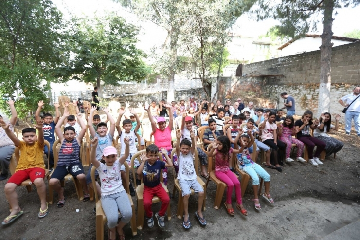 Efeler Tiyatroya Doyacak