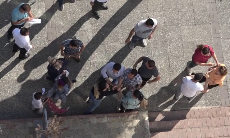 Kadınlar Sokak Ortasında Birbirine Girdi