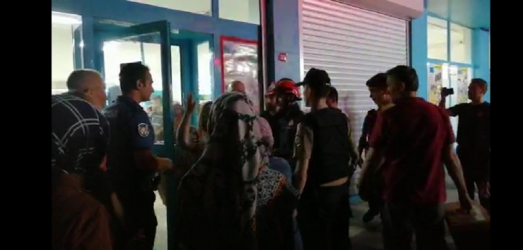 (Özel ) Hırsızlar Kabloları Kesince Market Çalışanları İçeride Mahsur Kaldı