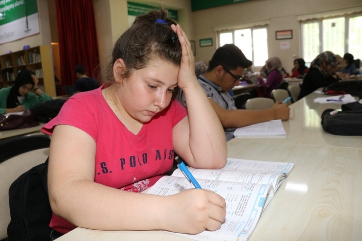 Karaköprü’de Öğrenciler Sınavlara Hazırlanıyor