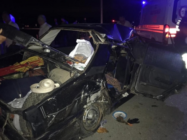 Tur Otobüsü İle Otomobil Çarpıştı: 5 Yaralı