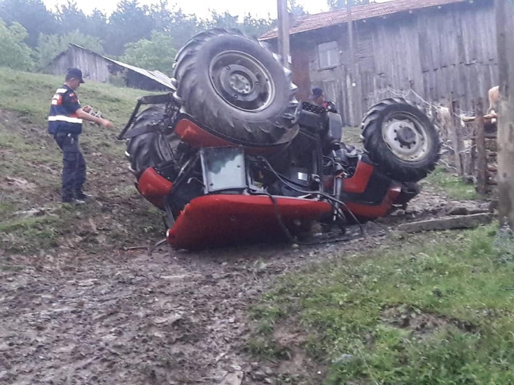 Daday’da Traktör Devrildi
