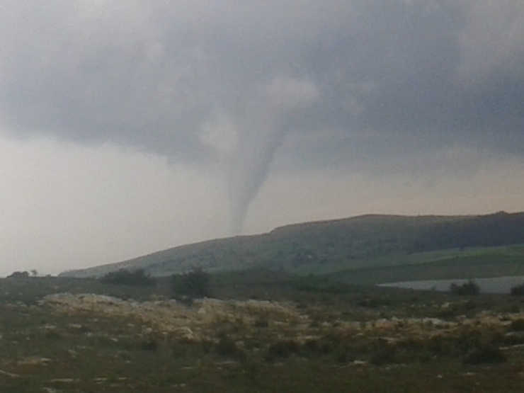 Kastamonu’da İlçe Merkezinde Hortum Korkuttu