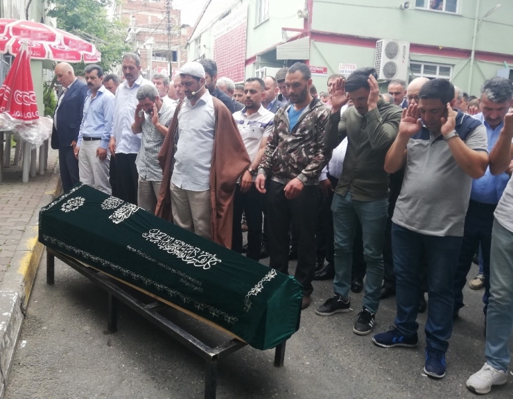 Duvar İle Araç Arasına Sıkışarak Can Veren 11 Yaşındaki Engelli Çocuk Son Yolcuğuna Uğurlandı