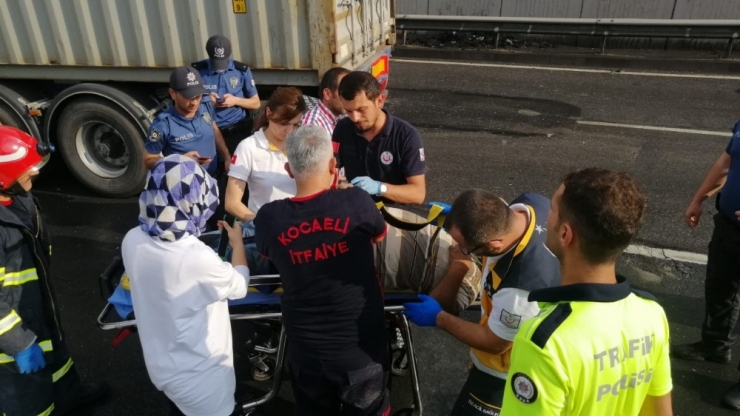 Kocaeli’de 2 Tır Çarpıştı: 1 Yaralı