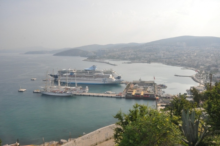 Kuşadası’na Turist Yağdı