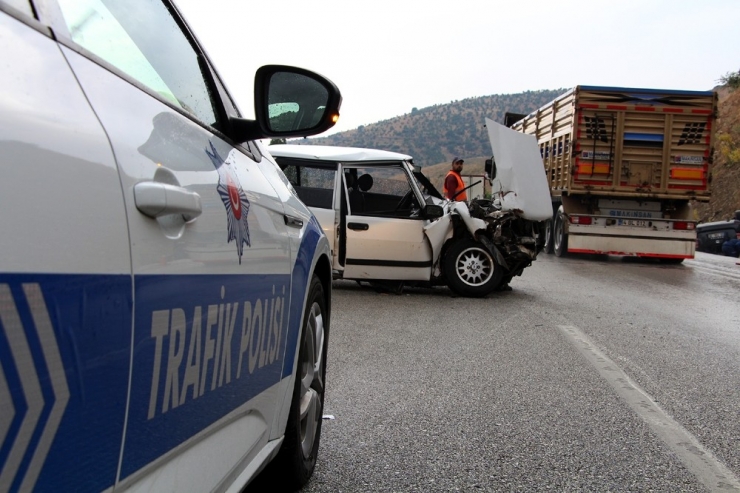 Kula’da İki Otomobil Çarpıştı: 5 Yaralı