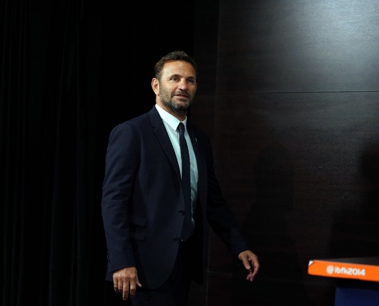 Okan Buruk: “Bu Yarışın İçinde Olmak İçin Açım”