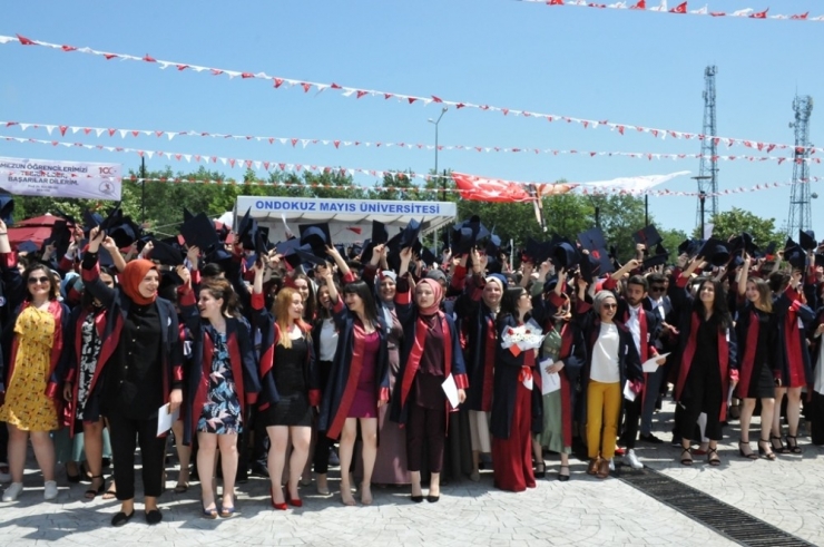 Sağlık Hizmetleri Myo 600 Mezun Verdi