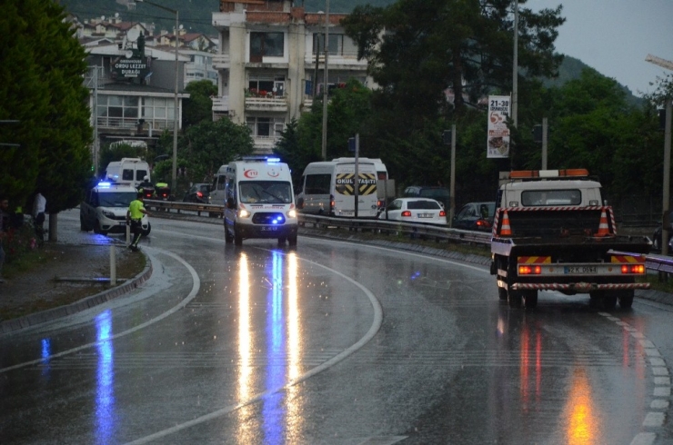 Karadeniz Sahil Yolu’nda 5 Araç Birbirine Girdi: 4 Yaralı
