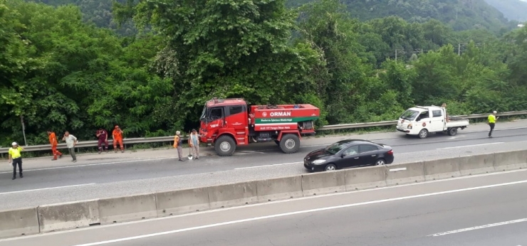 Lastiği Yerinden Fırlayan Kamyon, İtfaiye Arazözüne Çarptı: 1 Yaralı