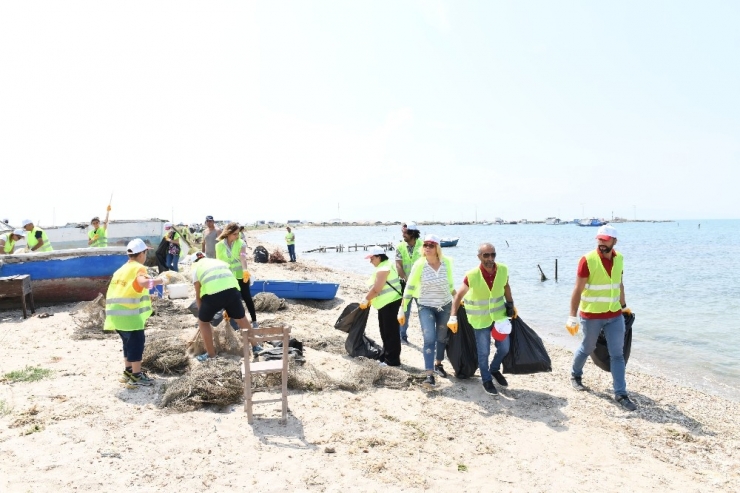 Çiğli Kıyıları Pırıl Pırıl