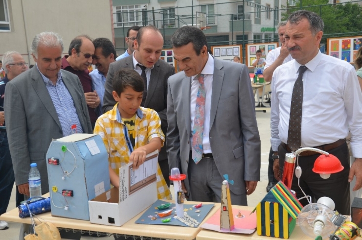 Geri Dönüşüm Malzemelerinden Sergi Açtılar