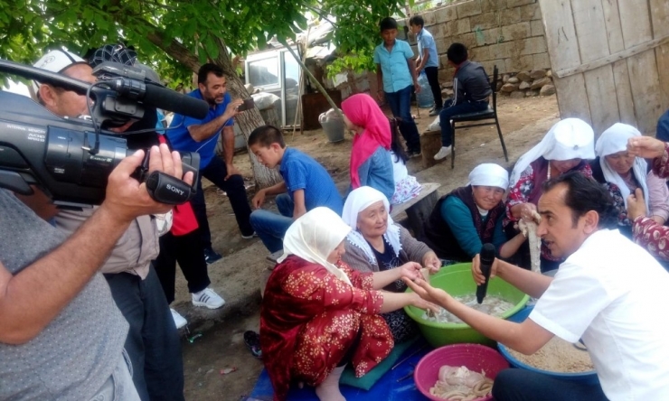 Mavi Fularlılar Kırgız Mahallesinde