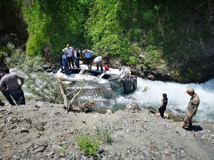 Bahçesaray’da Trafik Kazası; 3 Yaralı