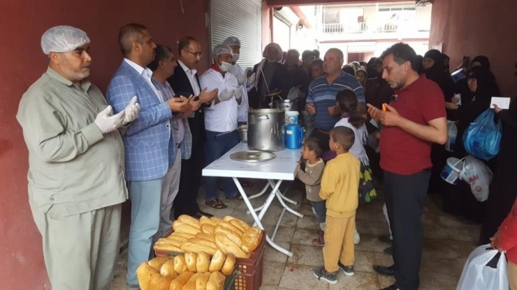 Yüzlerce Yetim Bayramda Yüzü Güldü