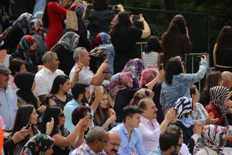 Anadolu Üniversitesi’nde Mezuniyet Heyecanı Başladı