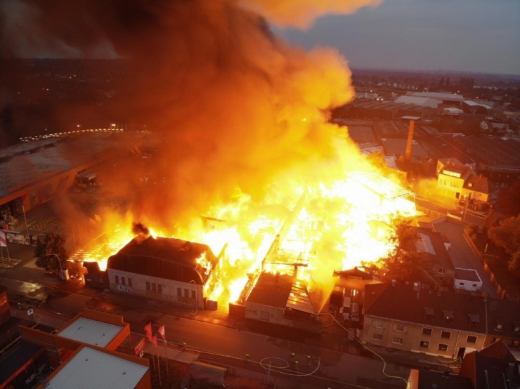 Almanya’da Korkutan Yangın