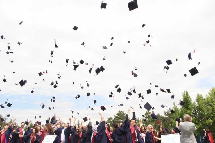 Anadolu Üniversitesi’nde Mezuniyet Heyecanı Başladı