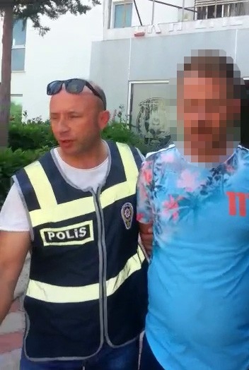 Polis Gibi Davranarak Hasta Çocuğun Ailesini Dolandırdı