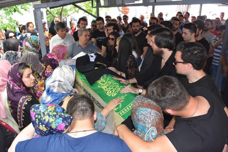 Son Yolculuğuna Pilot Üniformasıyla Uğurlandı