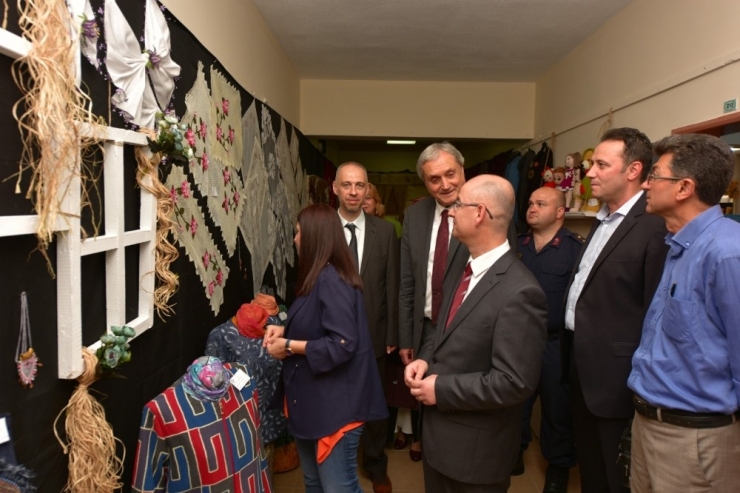 Bozüyük Halk Eğitim Merkezi’nin Yıl Sonu Sergisi Açıldı